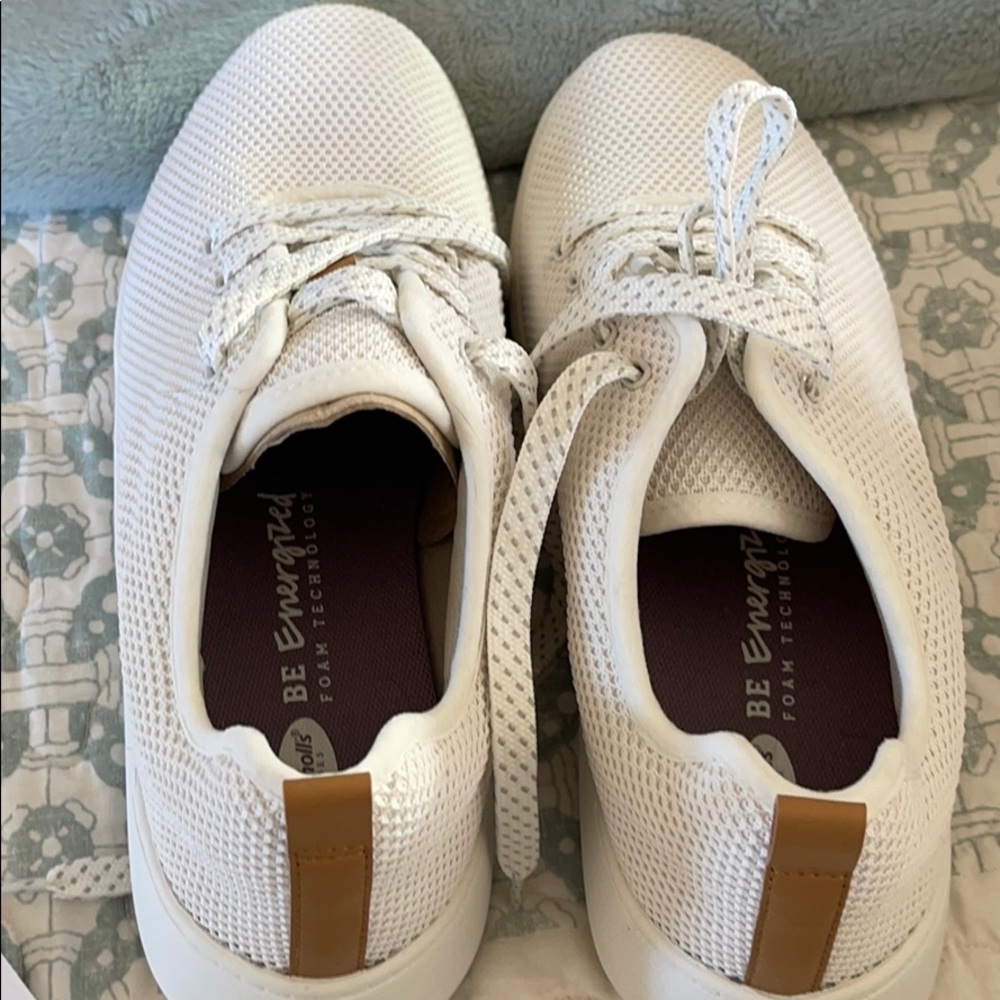 Dr. Scholl’s tennis shoes